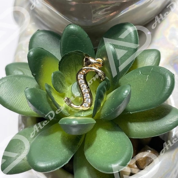 S Initial Pendant (gold plated) - Picture 3 of 8